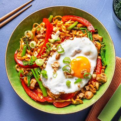 Vegetables stir fried egg noodle